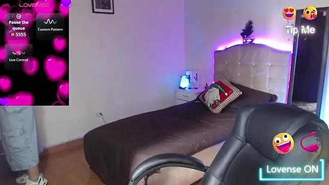 Snapshot of _anne_hot21 chatting on 12-01-25, 06:02 anne hot21 online show from 12-01-25, 06:02