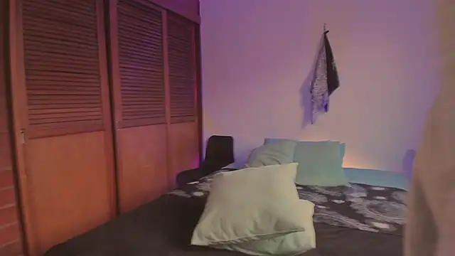 estmonnn online show from 12-15-25, 10:03