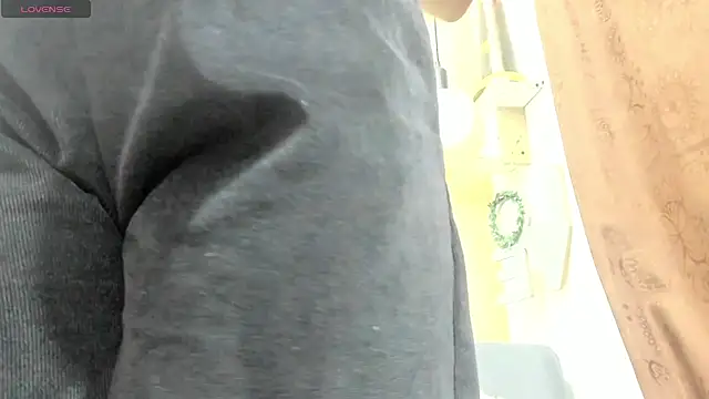 Snapshot of Katia_Santana1 chatting on 11-18-25, 04:50 Katia Santana1 online show from 11-18-25, 04:50