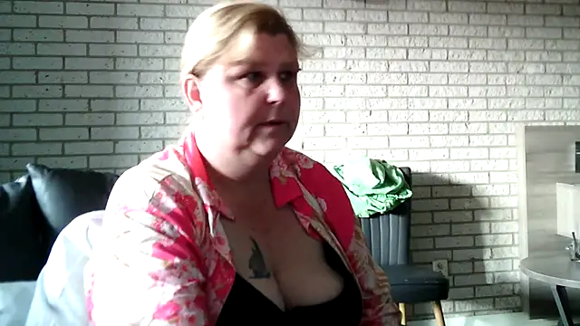 Sylviastar46 online show from 04-16-26, 04:52