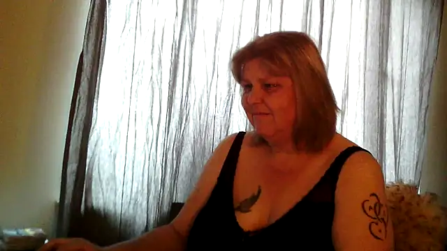 Sylviastar46 online show from 06-10-26, 03:33