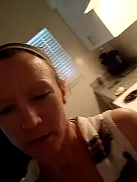 Karebearz1 online show from 03-18-26, 03:37