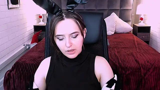 Snapshot of IreneBailey chatting on 11-23-25, 09:20 IreneBailey online show from 11-23-25, 09:20