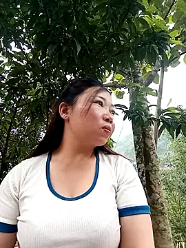 Snapshot of julybe chatting on 04-27-26, 06:00 julybe online show from 04-27-26, 06:00