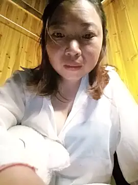 Snapshot of julybe chatting on 05-25-26, 02:56 julybe online show from 05-25-26, 02:56