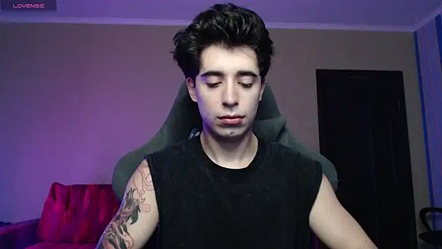 Yofukashii online show from 12-22-25, 05:15