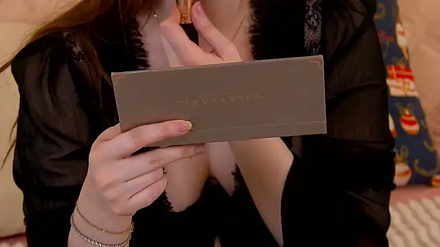 VickiBanx online show from 12-19-25, 04:19