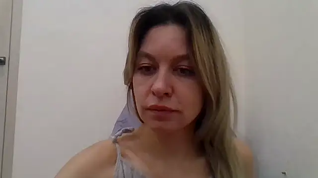 Snapshot of Little_Milf_5 chatting on 11-19-25, 03:34 Little Milf 5 online show from 11-19-25, 03:34