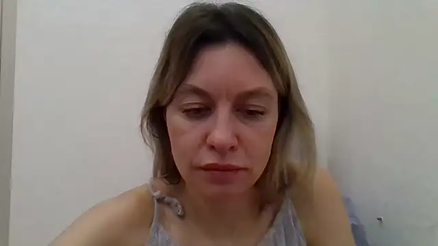 Snapshot of Little_Milf_5 chatting on 11-26-25, 04:19 Little Milf 5 online show from 11-26-25, 04:19