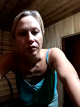 Snapshot of Elle_Milfa chatting on 06-09-26, 01:23 Elle Milfa online show from 06-09-26, 01:23