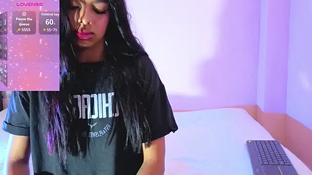 Snapshot of MelissaLuxx chatting on 11-28-25, 11:24 MelissaLuxx online show from 11-28-25, 11:24