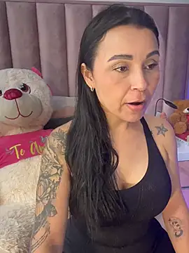 Snapshot of Natural_BIGASS_Nina chatting on 06-30-26, 08:10 Natural BIGASS Nina online show from 06-30-26, 08:10