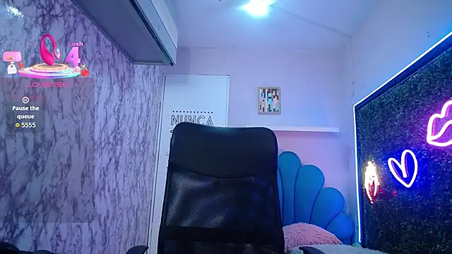 Snapshot of valeria_martinez19 chatting on 12-17-25, 10:05 valeria martinez19 online show from 12-17-25, 10:05