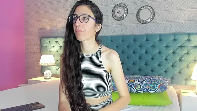 Snapshot of GirafMusic chatting on 01-13-26, 01:49 GirafMusic online show from 01-13-26, 01:49