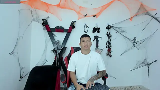 Steven19 LatinBoy online show from 10-30-25, 12:06