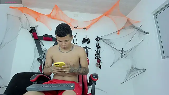 Steven19 LatinBoy online show from 10-31-25, 11:55