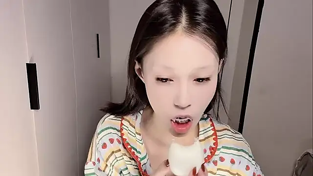 yuyu-33 online show from 11-21-25, 02:10