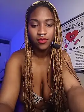 Snapshot of EvonyFoxxx chatting on 06-30-26, 03:18 EvonyFoxxx online show from 06-30-26, 03:18