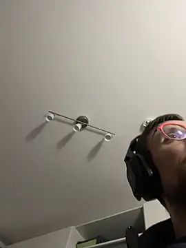 Snapshot of Guttermann chatting on 11-26-25, 10:38 Guttermann online show from 11-26-25, 10:38