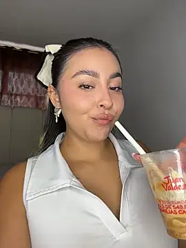 Snapshot of Elina_Hills chatting on 06-19-26, 06:23 Elina Hills online show from 06-19-26, 06:23