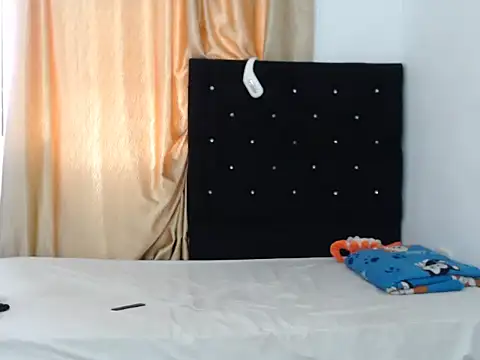 zoelittle3 online show from 11-24-25, 04:40