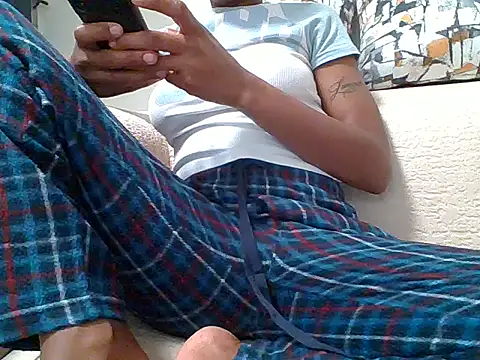 Snapshot of Petite_baby5 chatting on 05-20-26, 07:20 Petite baby5 online show from 05-20-26, 07:20