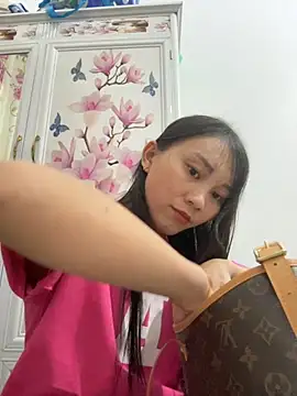 Snapshot of Amino-Suca chatting on 11-07-25, 05:46 Amino-Suca online show from 11-07-25, 05:46