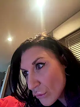 Snapshot of Holyplastic chatting on 11-15-25, 01:36 Holyplastic online show from 11-15-25, 01:36