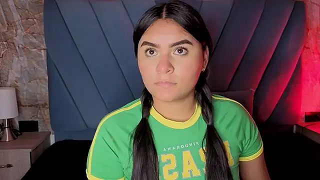 Snapshot of amarahanks1 chatting on 11-12-25, 03:45 amarahanks1 online show from 11-12-25, 03:45