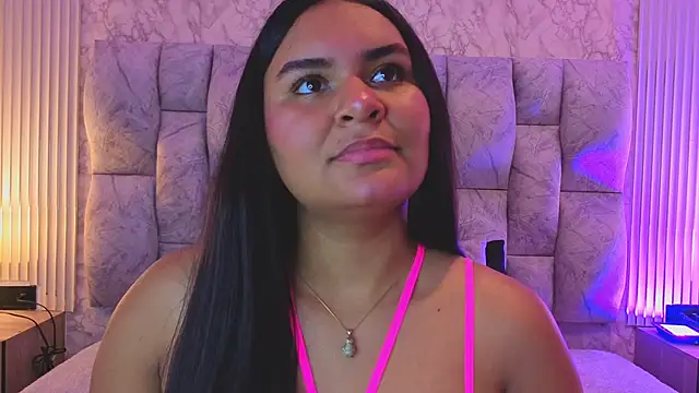 Snapshot of amarahanks1 chatting on 11-14-25, 12:37 amarahanks1 online show from 11-14-25, 12:37