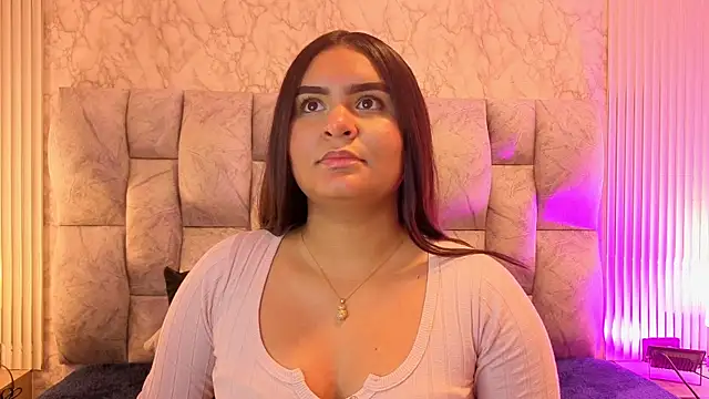 Snapshot of amarahanks1 chatting on 11-18-25, 07:29 amarahanks1 online show from 11-18-25, 07:29