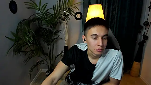 Snapshot of MarkKullen chatting on 12-02-25, 04:24 MarkKullen online show from 12-02-25, 04:24