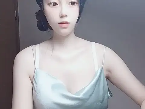 JuliaNoir online show from 11-27-25, 05:53