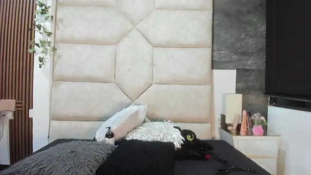 Liia Leens online show from 02-28-26, 04:46