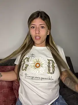 Snapshot of Crystall_15 chatting on 11-04-25, 12:43 Crystall 15 online show from 11-04-25, 12:43