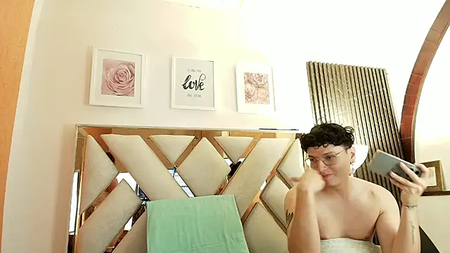 Snapshot of Zoe_And_Dylan_ chatting on 07-31-26, 12:15 Zoe And Dylan online show from 07-31-26, 12:15