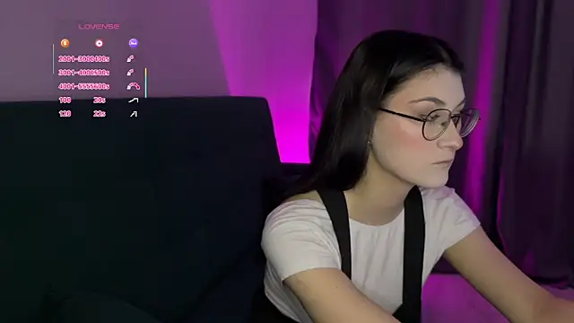 Snapshot of LinnaFairy chatting on 11-24-25, 09:42 LinnaFairy online show from 11-24-25, 09:42