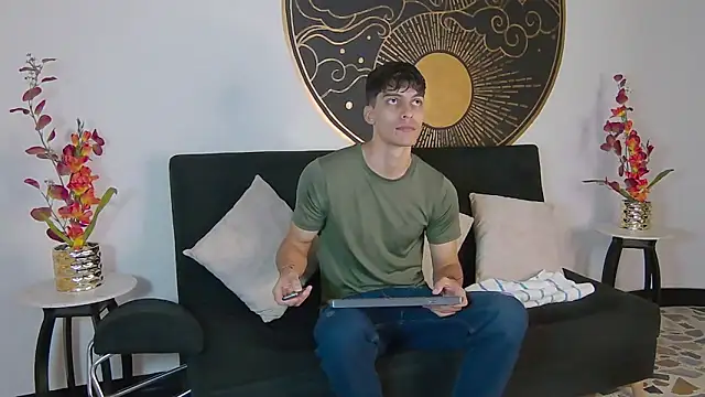 AlessioVitale online show from 11-12-25, 12:27