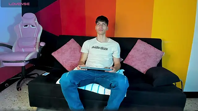 AlessioVitale online show from 12-02-25, 11:59