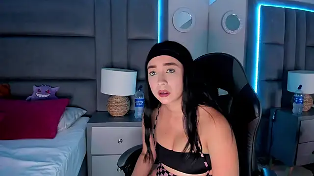 Snapshot of AdaraaMuller chatting on 11-19-25, 08:31 AdaraaMuller online show from 11-19-25, 08:31