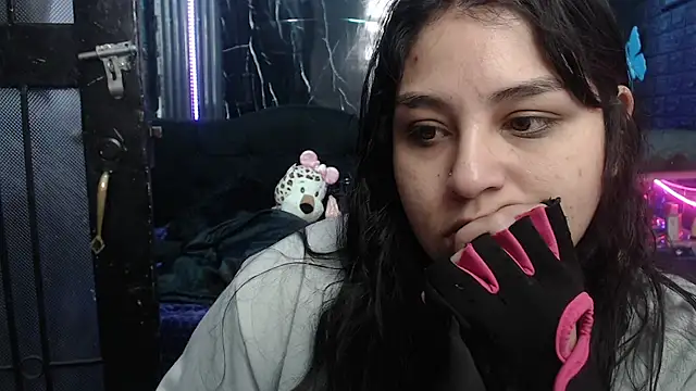 Snapshot of lehia_285 chatting on 07-06-26, 02:03 lehia 285 online show from 07-06-26, 02:03