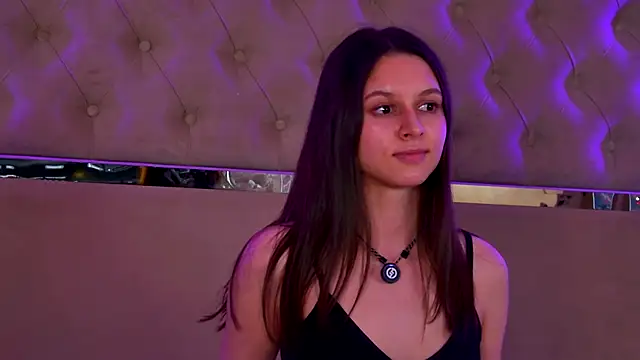 Snapshot of _AlinaHot_ chatting on 11-22-25, 04:17 AlinaHot online show from 11-22-25, 04:17