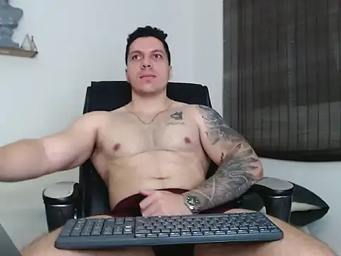 Snapshot of Noah_Swagger_ chatting on 11-18-25, 07:57 Noah Swagger online show from 11-18-25, 07:57