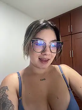 Snapshot of Eve_Miiller chatting on 04-15-26, 05:25 Eve Miiller online show from 04-15-26, 05:25