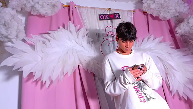 Leo Glow online show from 04-21-26, 01:42