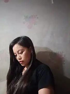 Snapshot of Alice-567 chatting on 05-12-26, 05:43 Alice-567 online show from 05-12-26, 05:43