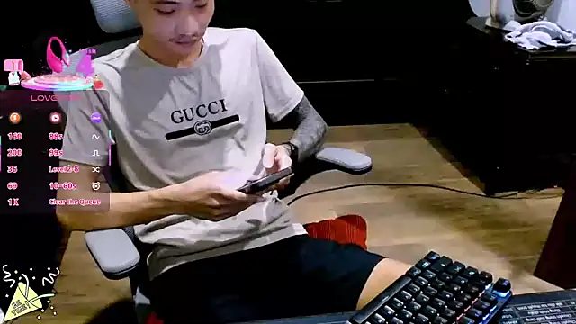 Snapshot of _lulu9999_ chatting on 10-31-25, 03:02 lulu9999 online show from 10-31-25, 03:02