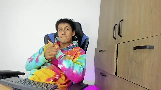 Snapshot of dorman_boy chatting on 11-22-25, 02:54 dorman boy online show from 11-22-25, 02:54