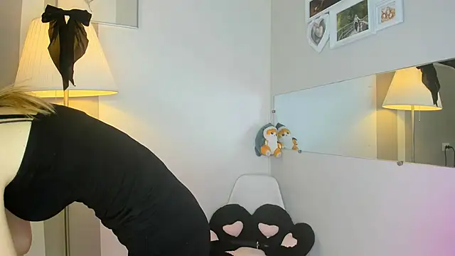 DianaBBurn online show from 11-30-25, 07:01