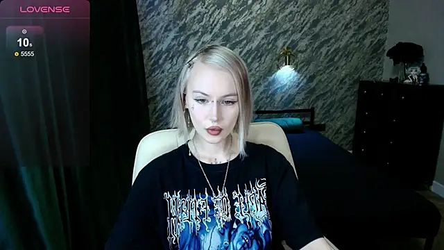 Snapshot of wannafckmonalisa chatting on 11-17-25, 01:11 wannafckmonalisa online show from 11-17-25, 01:11